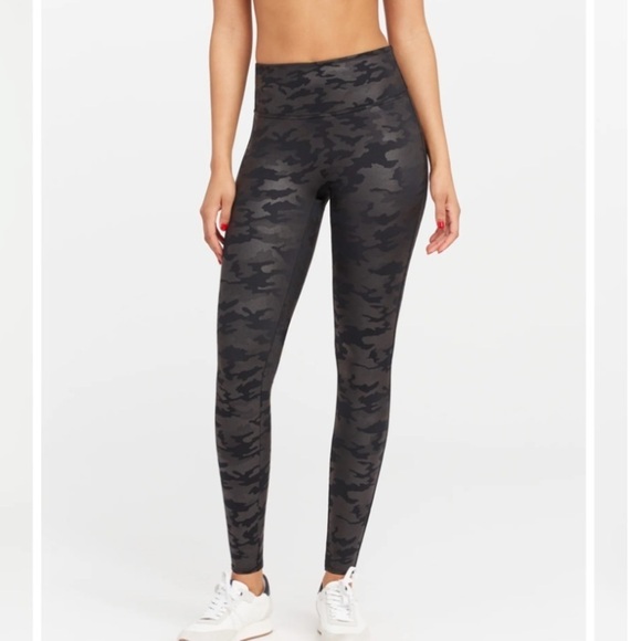 $98 Spanx Faux Leather Camo Leggings XS Black on gray - Picture 10 of 12